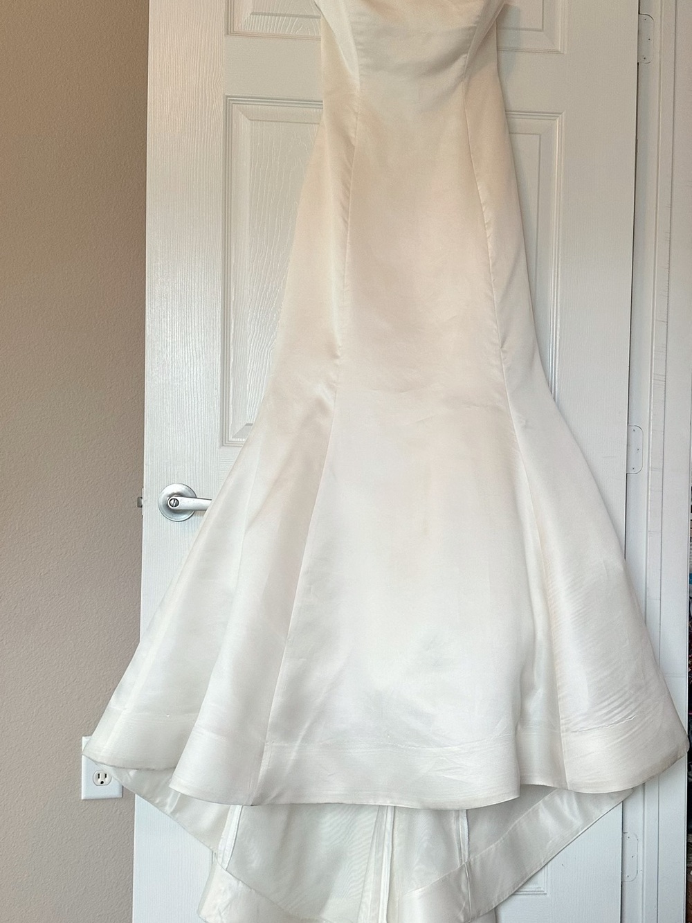 Vera Wang Cream Satin Mermaid Gown for Girls